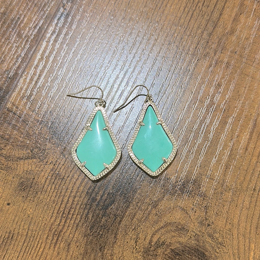 Kendra Scott Addie Gold Drop Earrings in mint